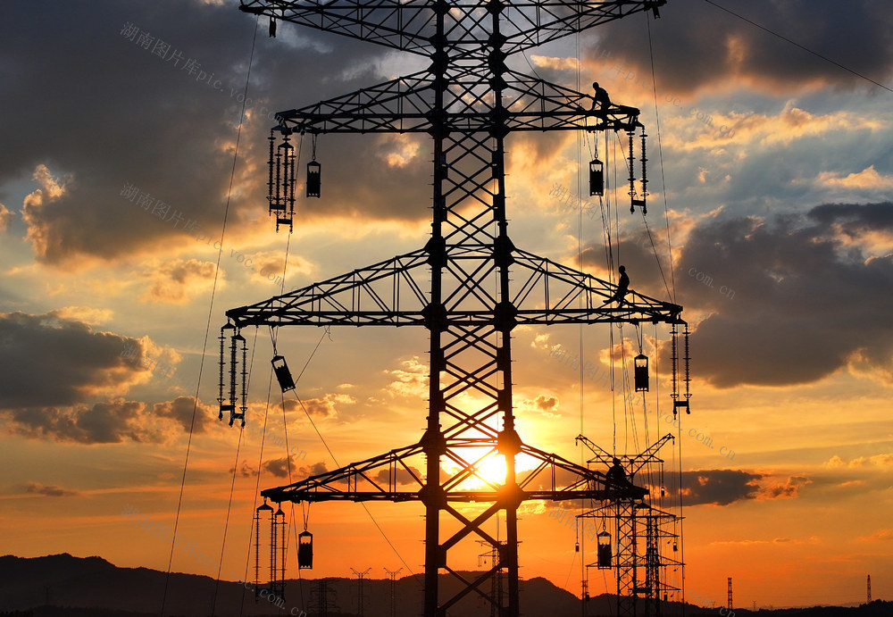 电力 施工 架线 国庆 假期 坚守 岗位 