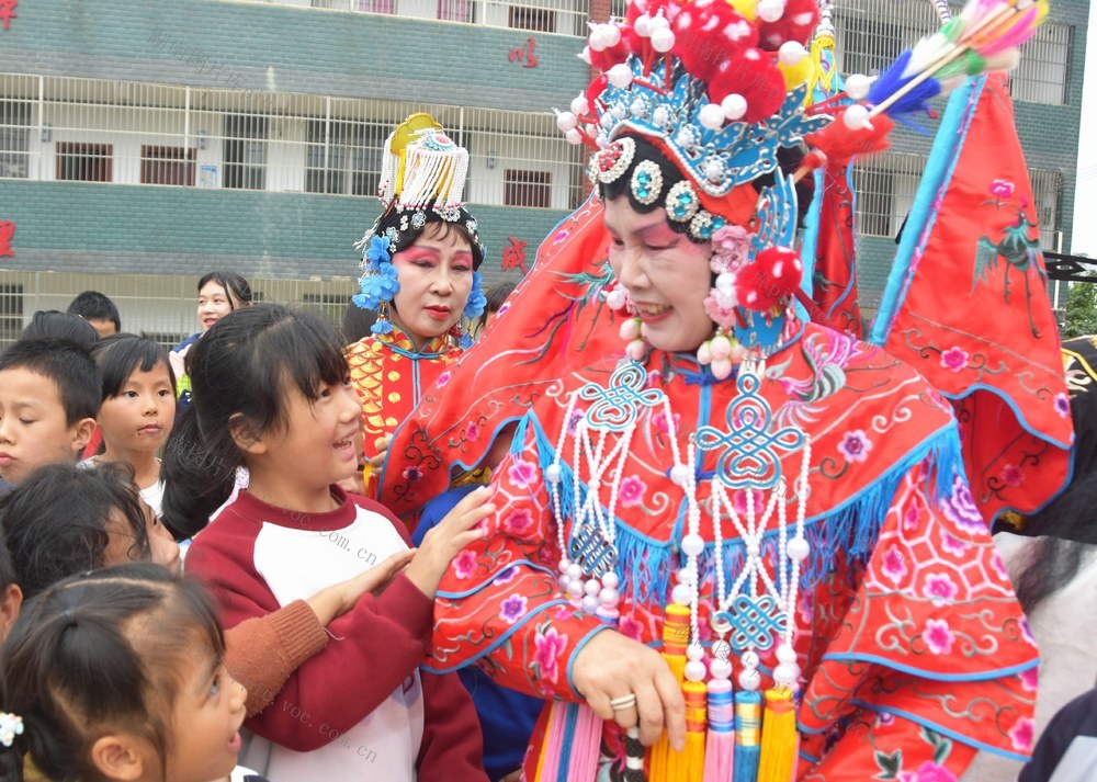   戏曲进校园 文化润童心