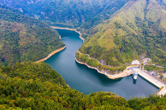 水库  吉首  黄石洞  青山  碧水 