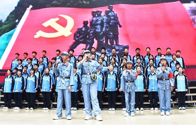 诵读红色经典    抒发爱国情怀  