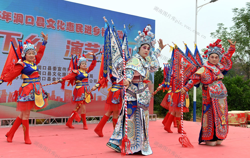文艺 演出 戏曲  文化生活 活动 送戏下乡 假期 国庆 中秋 农村 群众 表演 文化