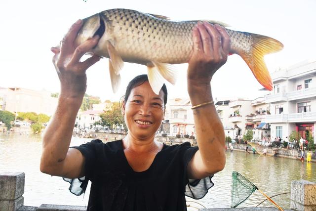 中秋捕鱼庆丰收