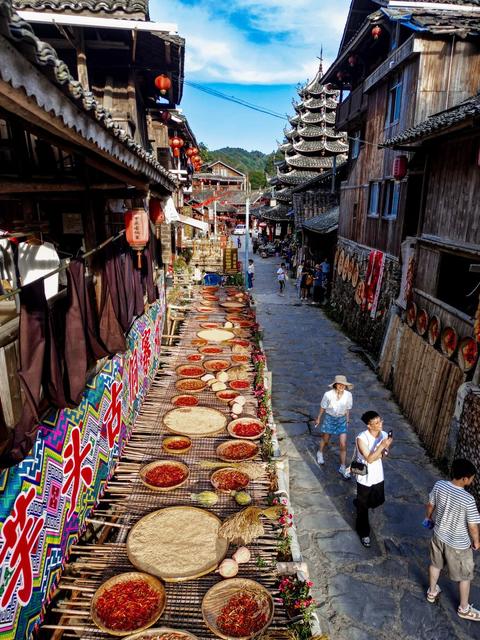 游客 游玩 通道 侗寨 观赏 秋日 美景 