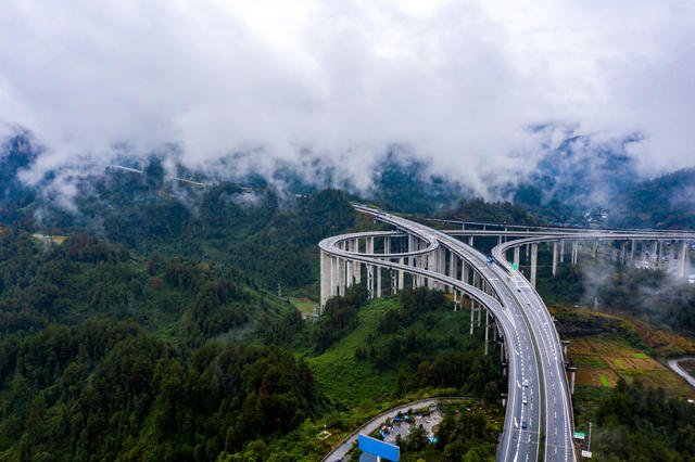 云雾  山川  湘西  桥梁  高速  