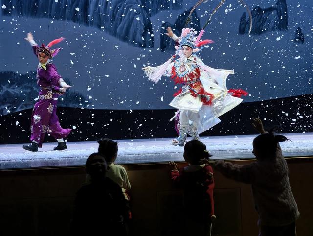 送戏下乡 湖南省湘剧院 白兔记 新化金品梅山大剧院