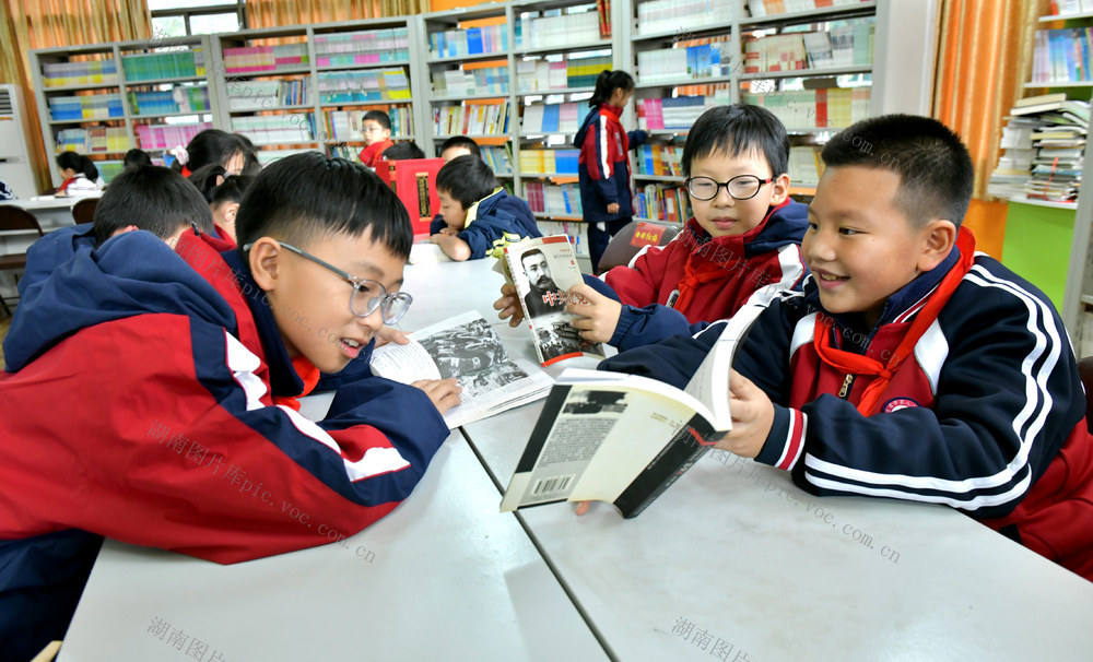 阅读 课外 学生 服务  成长