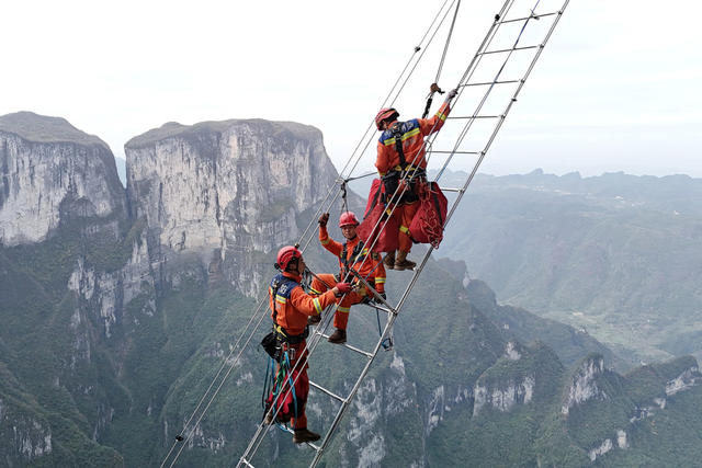 山岳高空救援 实战演练 飞拉达攀岩 天梯