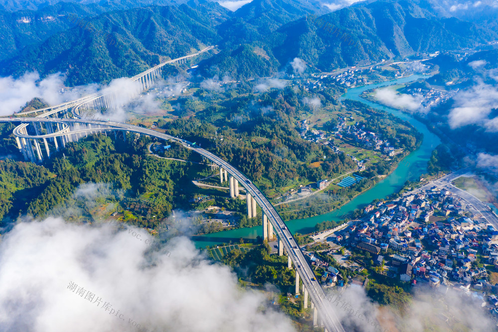 云雾  湿地   公园  高速  村庄  生态  湘西