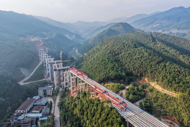 湖南双牌：零道高速建设正酣