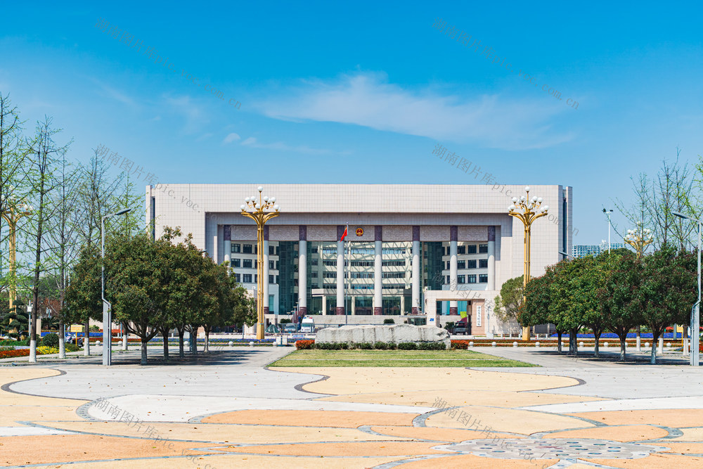 湖南 省政府 办公楼 湘府 文化 广场 蓝天 白云 休闲 市民 春天 阳光