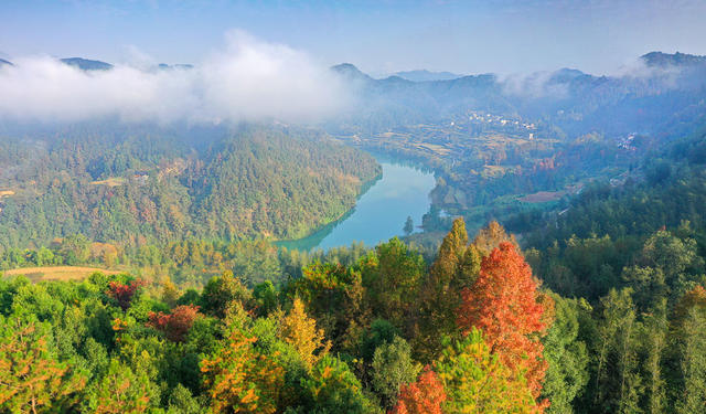 湖南，龙山，初冬，云雾，青山，河水，风景，如画
