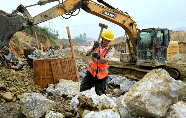 冬修 农田水利 水渠 施工 工地 工人 农业 基础设施 水库 除险加固 河道治理 水利 工程
