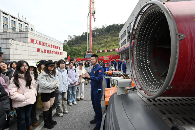 消防 安全 大学生 参观 消防站 学习 自防自救 应急避险能力