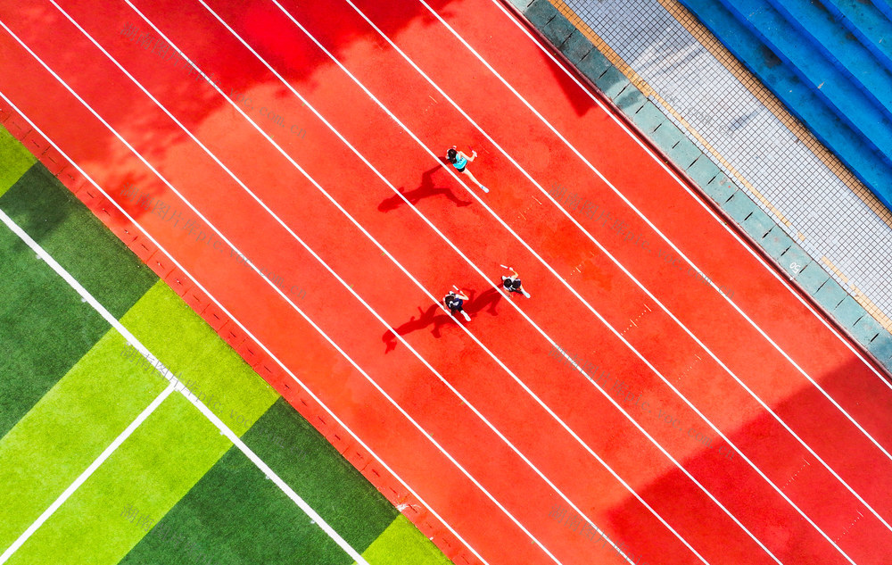 运动会  比赛  跑步  田径学生