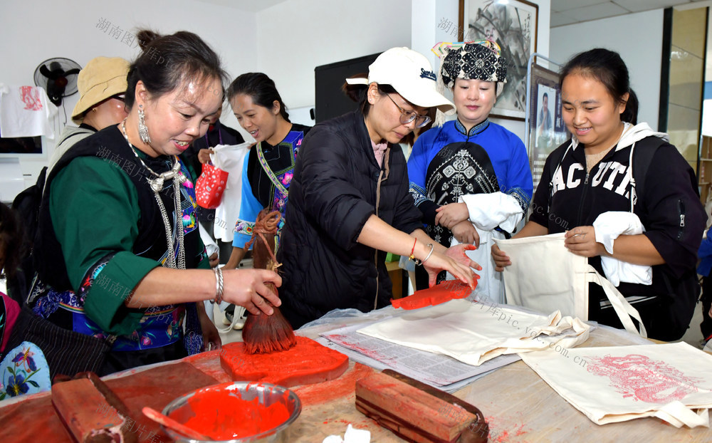 图书馆 市民 拓印 古籍 非遗