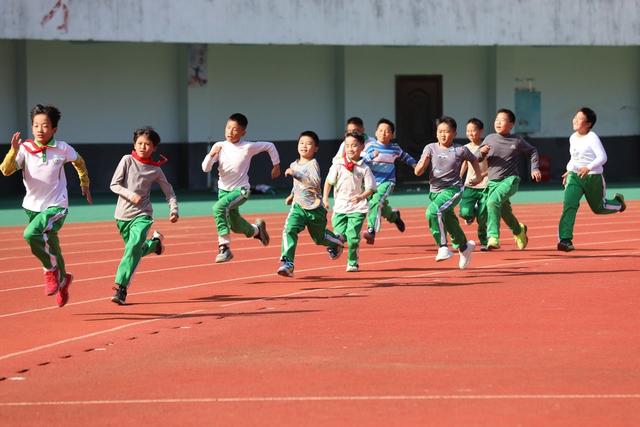 土家族  湖南  苗族  湘西  运动会  田径  跑步 跳高  体质