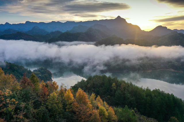 湖南，龙山，彩墨，山水，画卷，初冬