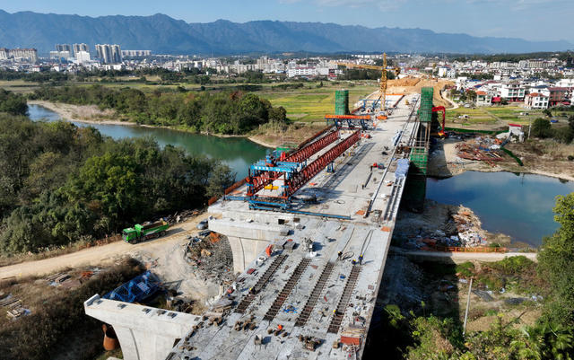 架桥 筑桥 民生 工程 交通 施工 建设 工地 工人 桥 平溪江 生活 生产 经济
