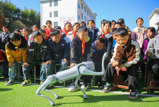 科普 科学教育 科技教育 科技 机器狗 火焰 水挂悬球  马德堡半球 科普活动 科普大篷车