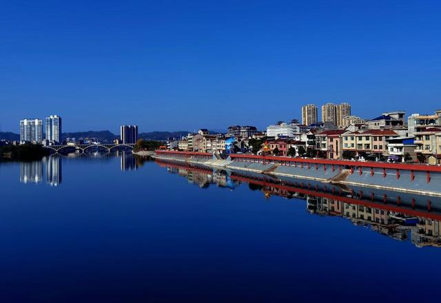 湖南麻阳：一湾碧水守护苗乡生态之美