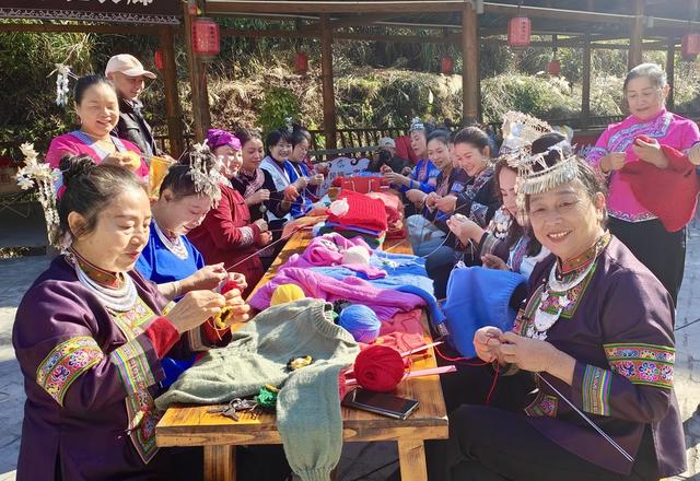 一针一线织温情
