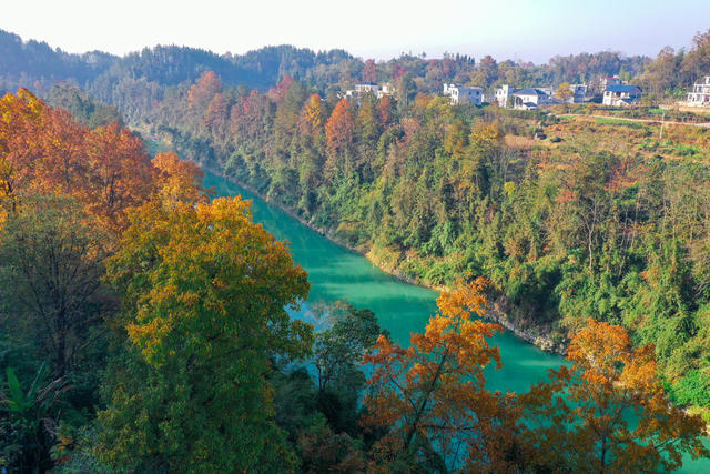 湖南，龙山，冬日，美景，阳光，树叶，河水，村庄