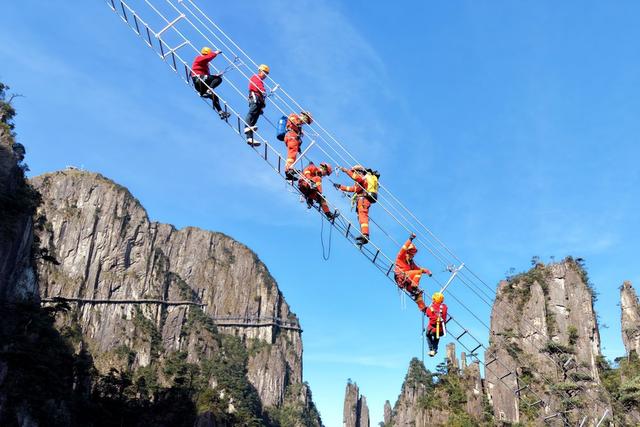 消防 实战 演练 高空 飞拉达 景区 救援 莽山五指峰