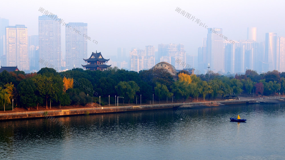 湘江两岸五彩斑斓