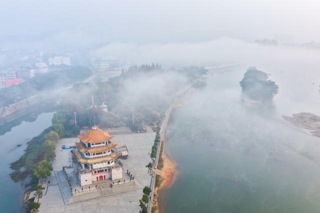 湖南道县：晨雾缭绕似仙境