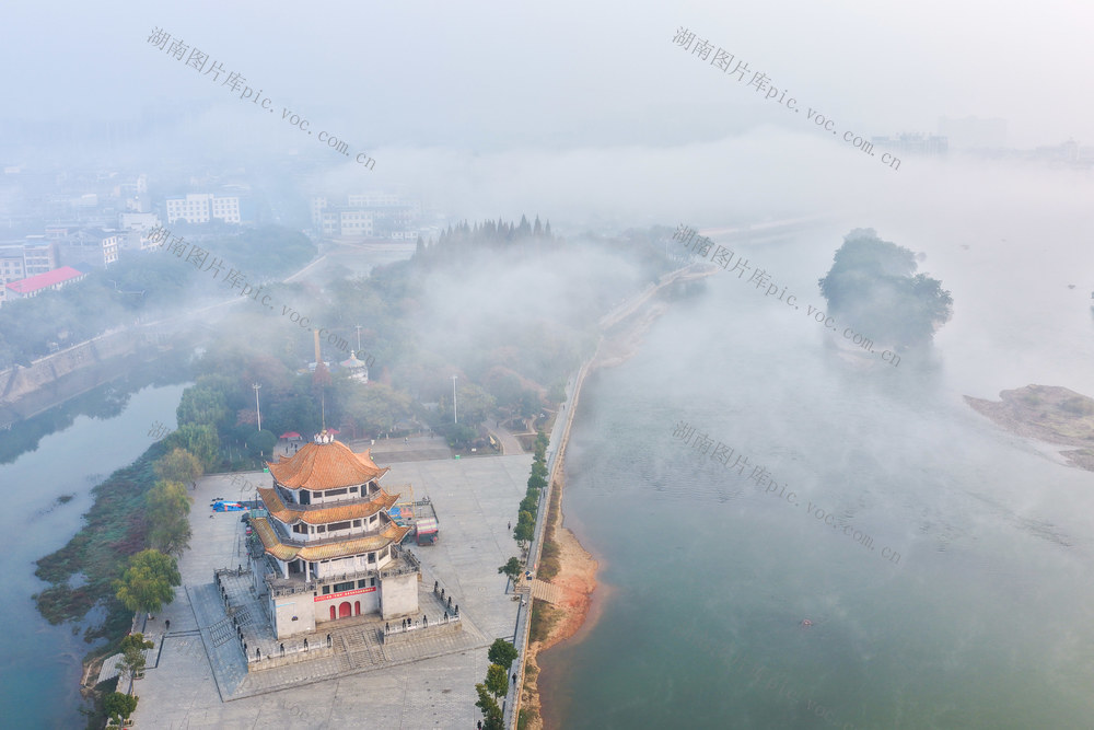 湖南道县：晨雾缭绕似仙境
