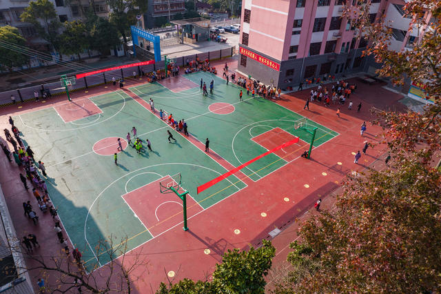 通道    小学生   球赛