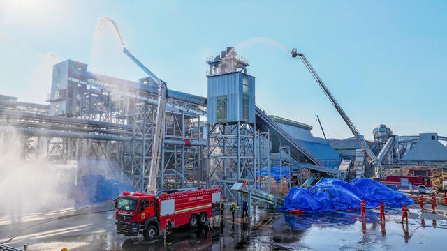 消防  救援  演练  灭火