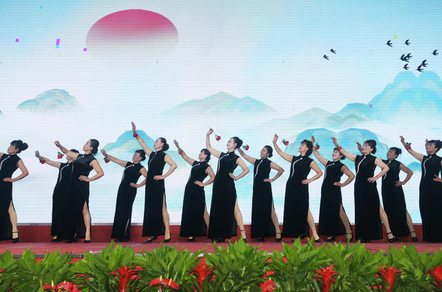  嘉禾：旗袍秀 展风采