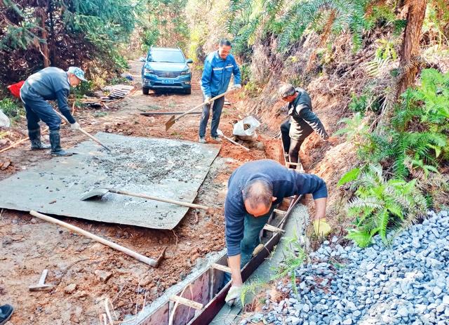 排水沟  作业  深冲