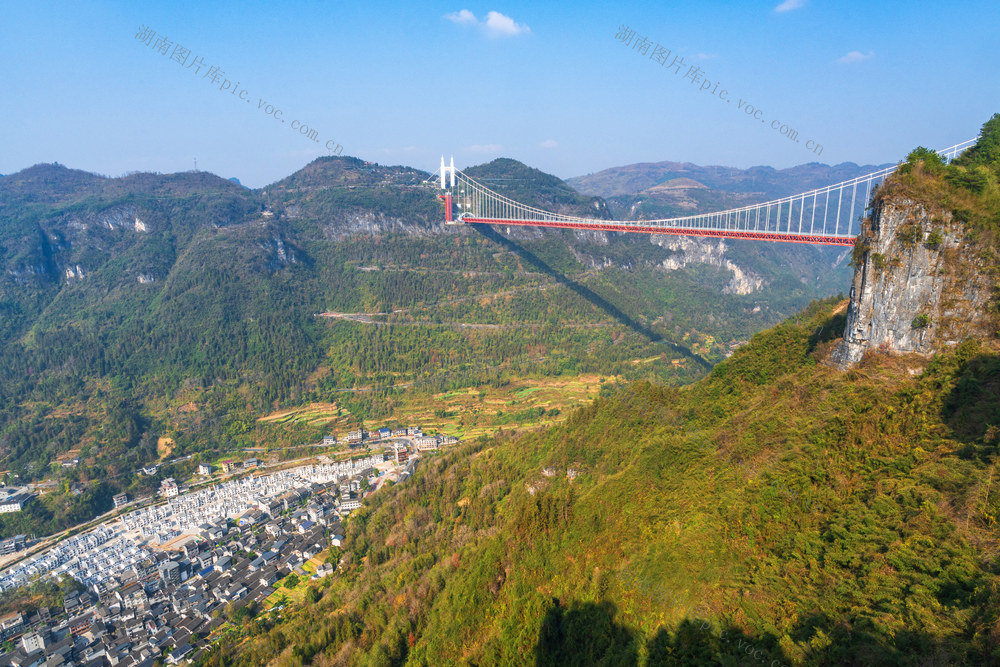 层林尽染铁桥暖   矮寨大桥