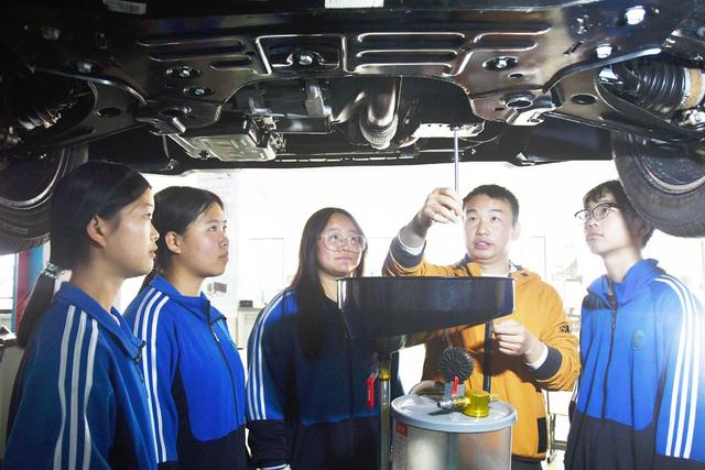  产教融合铺就成才之路