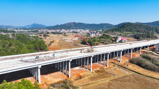 高速  公路  通途  青山  田园
