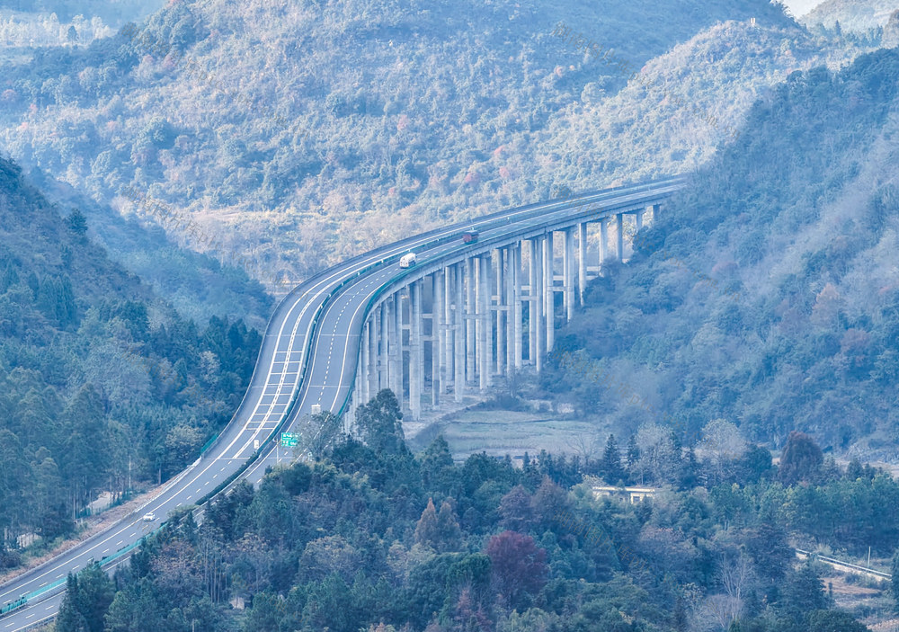 湖南道县：群峦卧通途