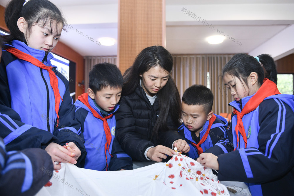 娄底 民族 学生非遗 扎染 文化交融