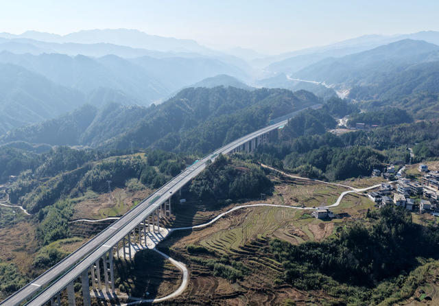 城龙高速 建成 通车