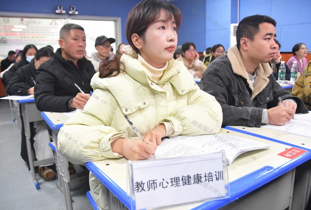 教师集体“充电”  提升教学能力