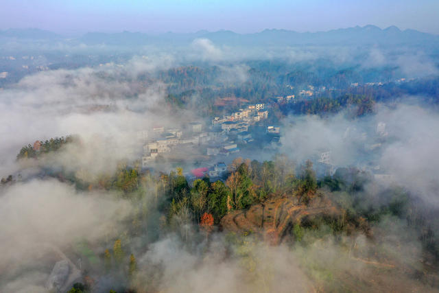 湖南，龙山，晨雾，山村，画卷
