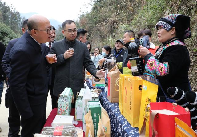   乡村赶大集    欢乐迎新年