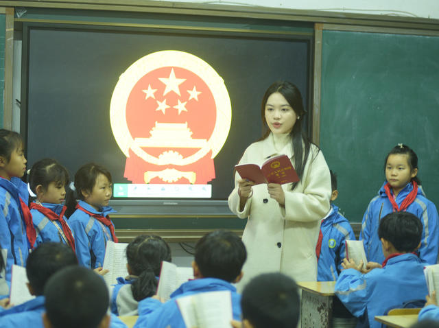 嘉禾：晨读宪法 