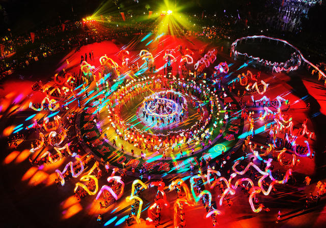 江华：龙狮展演闹盛会