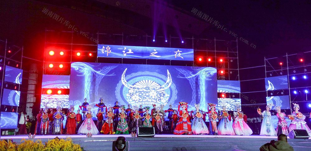 “锦江之夜'文艺晚会圆满举行