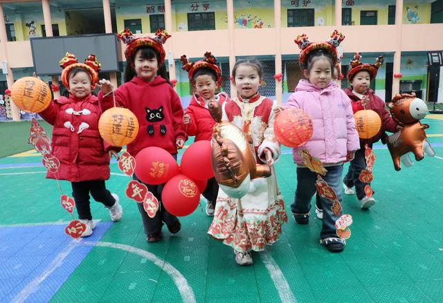    萌娃喜迎元旦