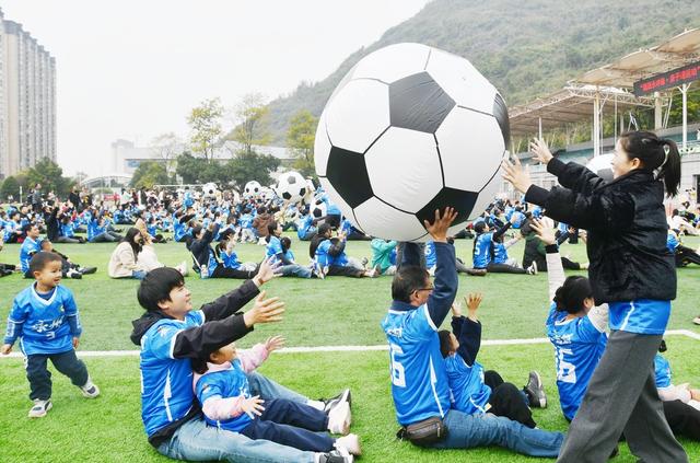 足球运动  亲子同乐