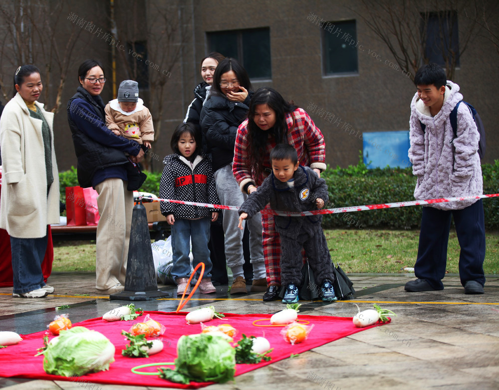 怀化小区里的“便民服务周”