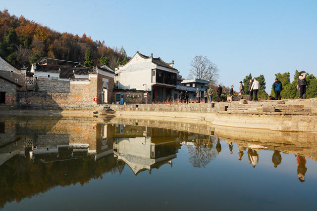 古村  美景  游客 旅游